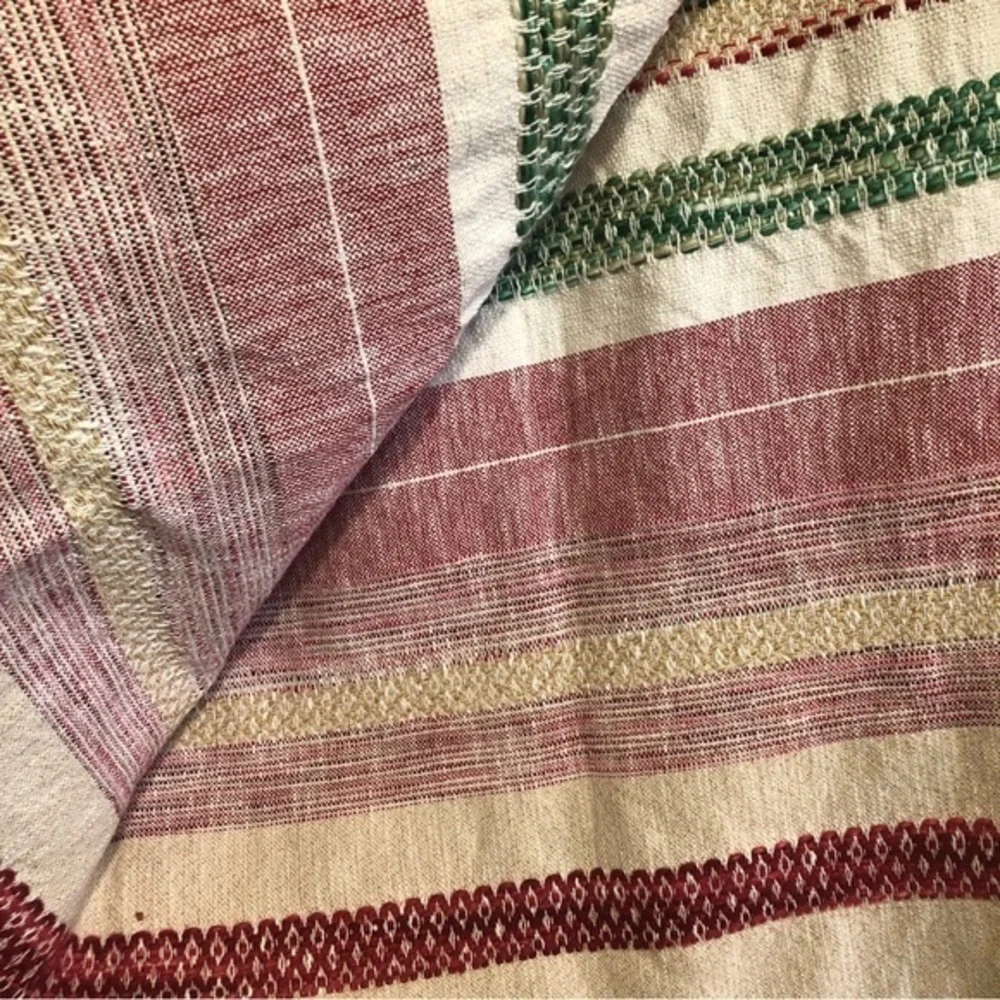 Cherished Traditions tasseled ivory‎ throw 50x70